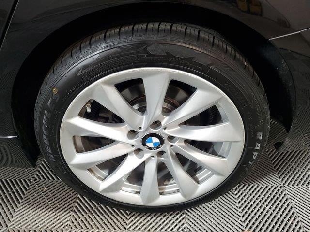 Used 2018 Jet Black BMW 320i xDrive image 10