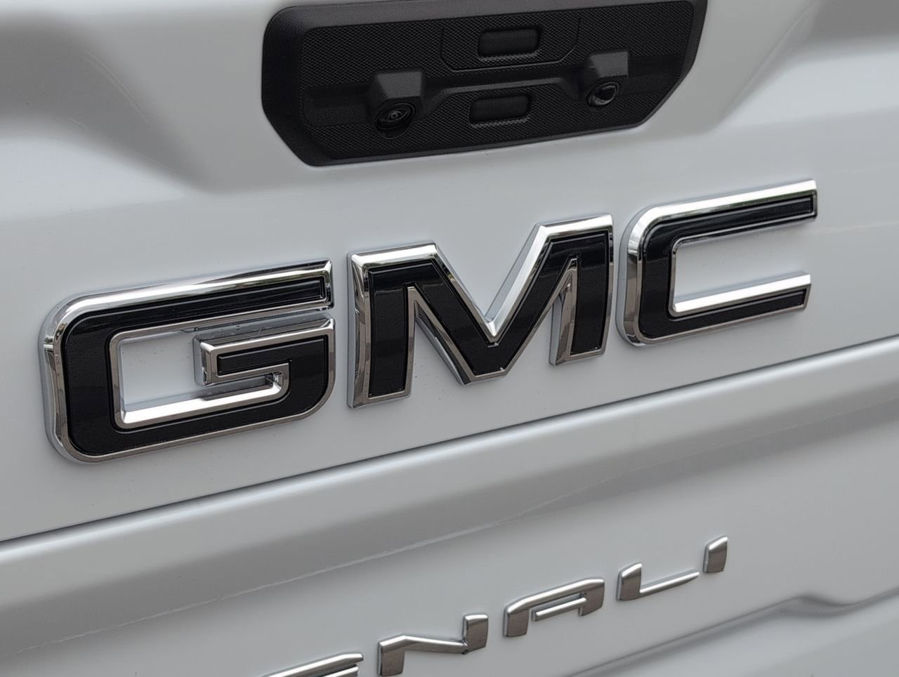 New 2026 Glacier White Tricoat GMC Denali Ultimate image 30