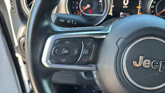 Used 2020 White Jeep Overland 4x4 image 23