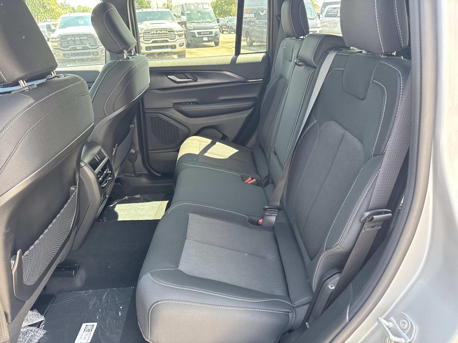 New 2026 Silver Zynith Exterior Paint Jeep Laredo image 7