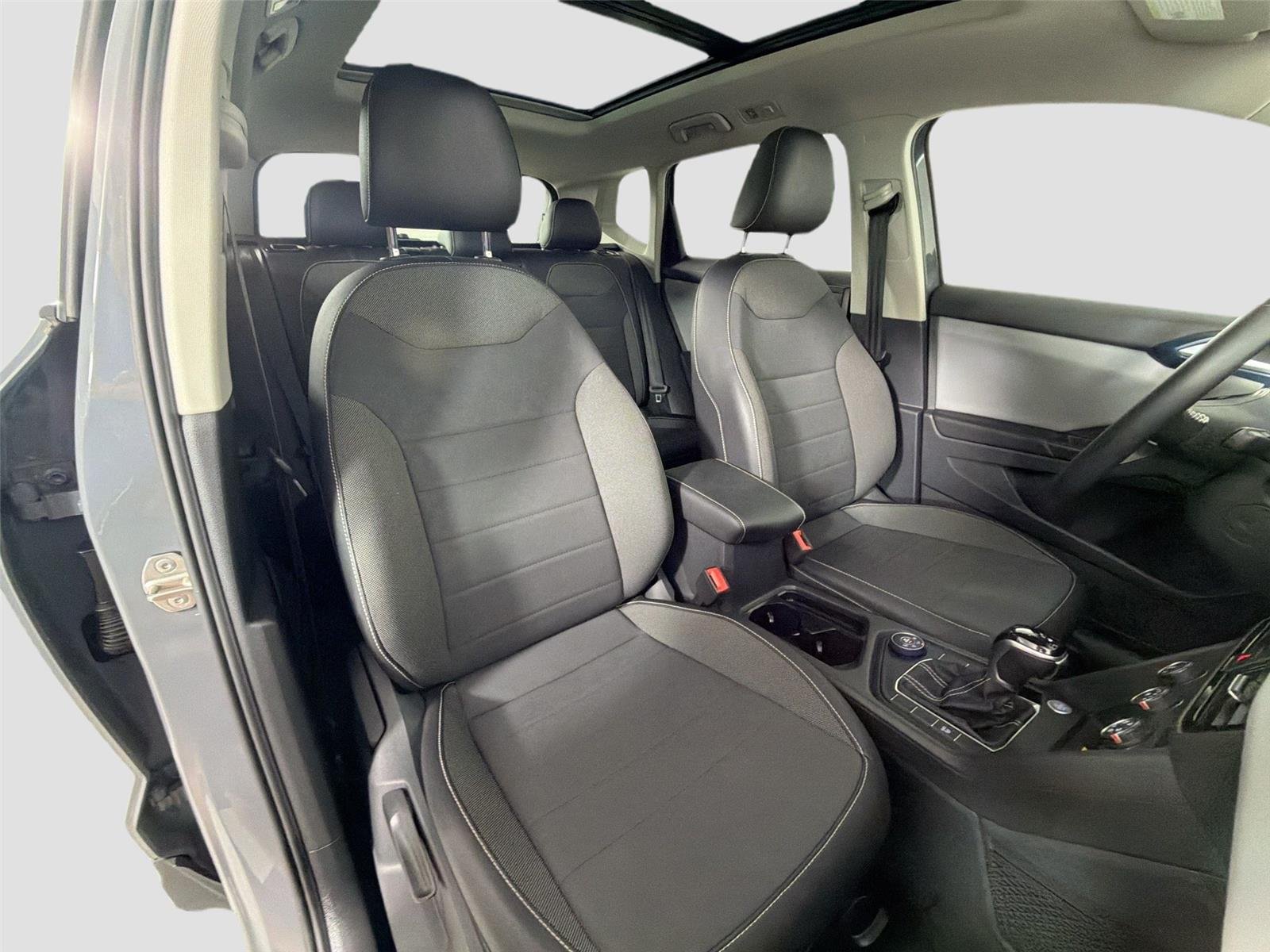 Used 2022 Pure Gray Volkswagen SE image 27