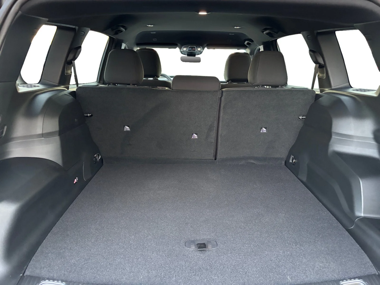 New 2026 STING GREY Jeep Laredo image 19