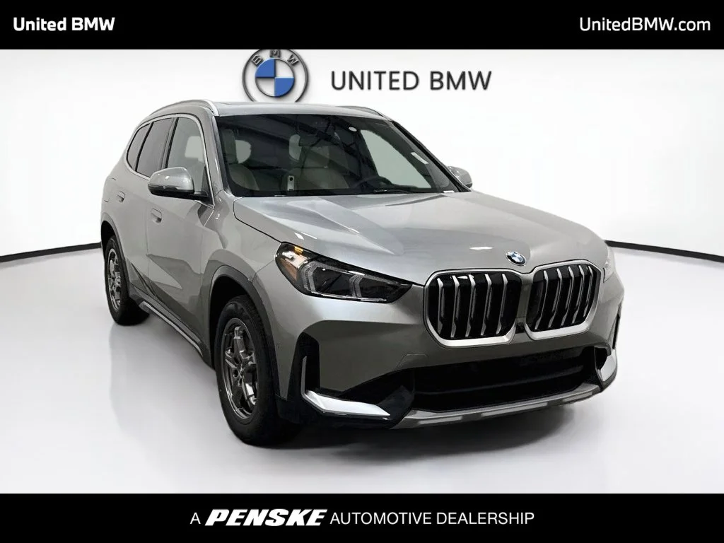 New 2027 Space Silver Metallic BMW xDrive28i image 3