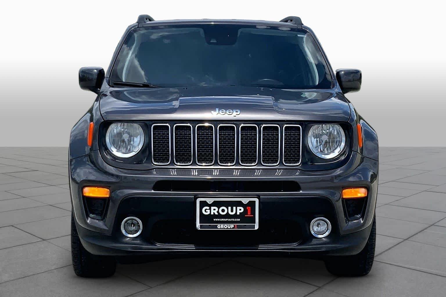 Used 2021 Granite Crystal Metallic Clearcoat Jeep Latitude image 4