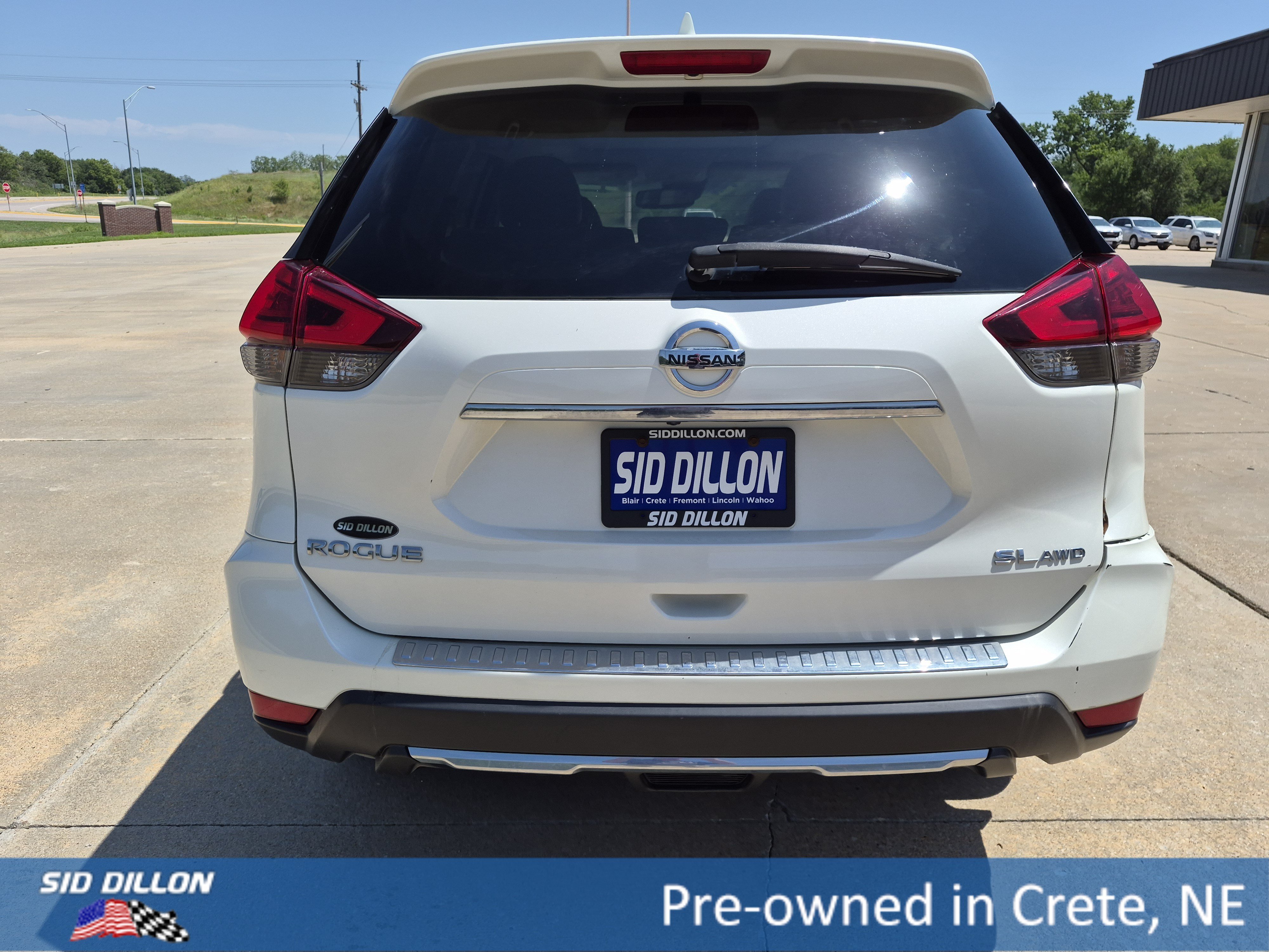 Used 2017 Pearl White Nissan SL image 15