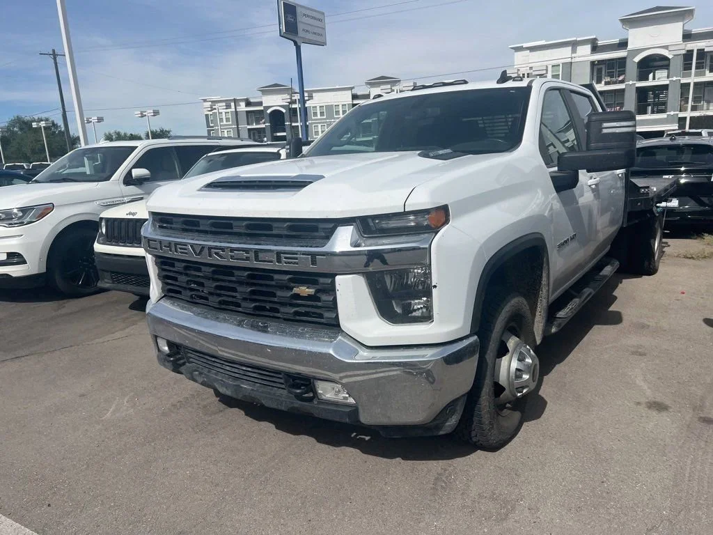 Used 2022 Summit White Chevrolet LT image 13