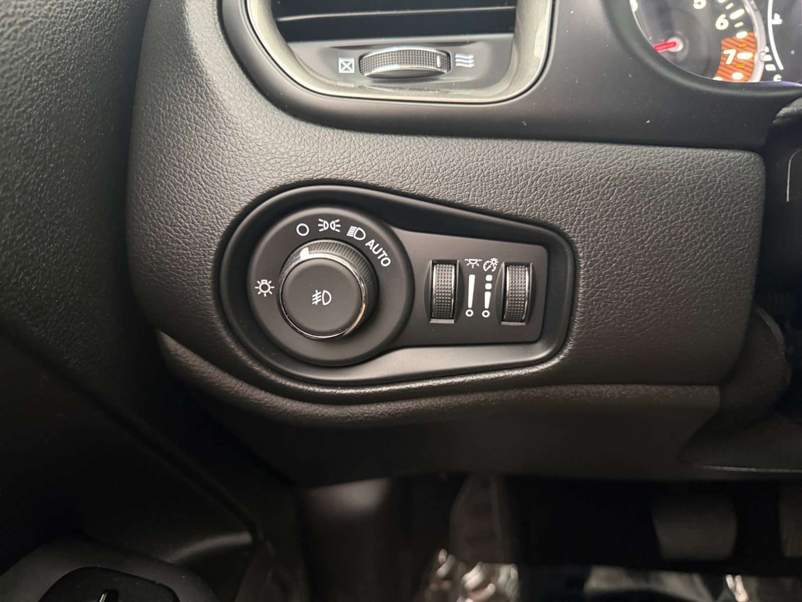 Certified Used 2023 Black Clearcoat Jeep Latitude image 17