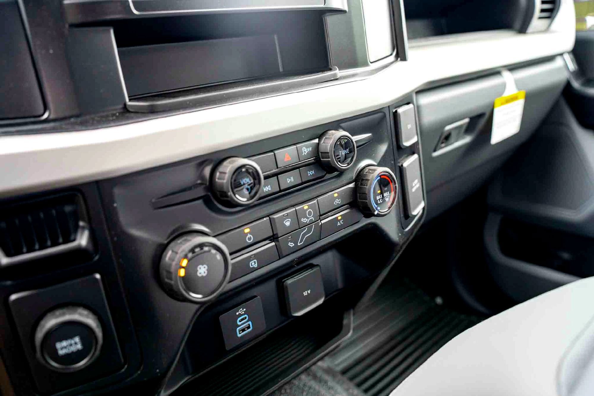 New 2026 Oxford White Ford XL image 16
