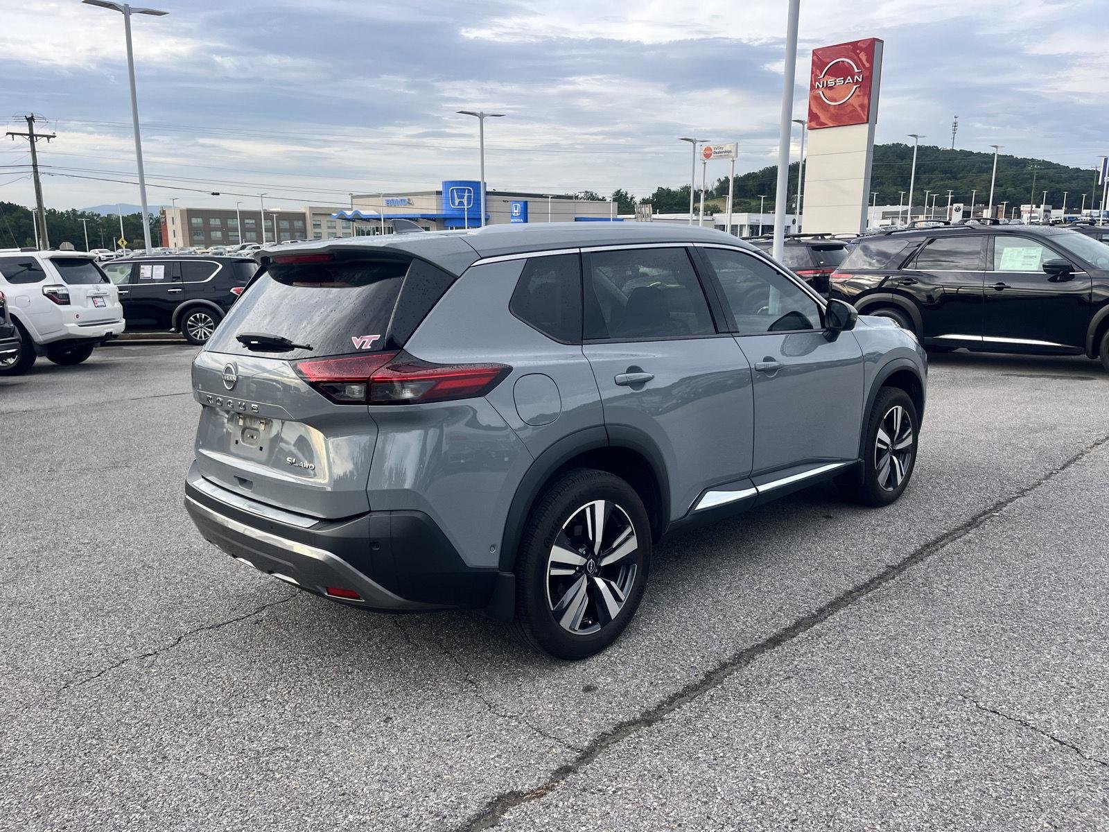 Used 2023 Boulder Gray Pearl Nissan SL image 7