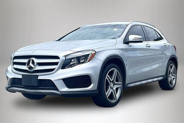 Used 2015 Silver Mercedes-Benz GLA 250 image 2
