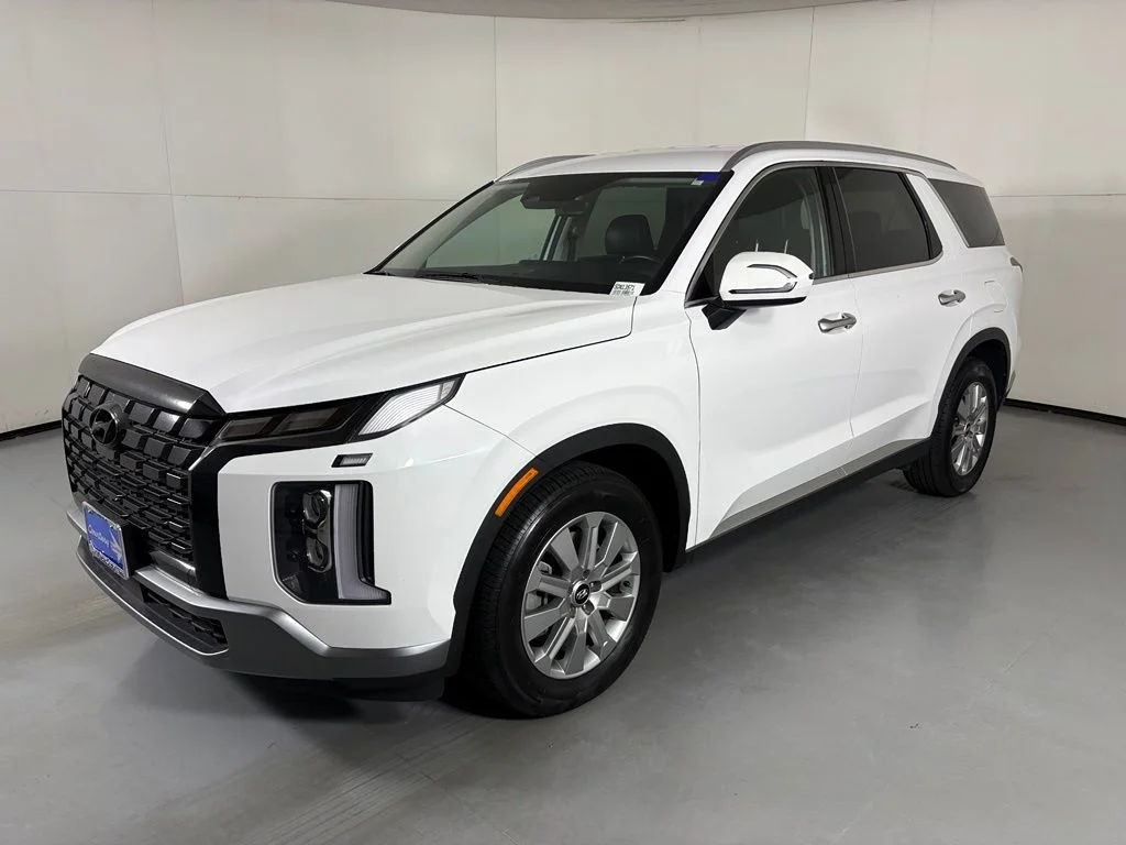 Used 2024 White Hyundai SEL image 4