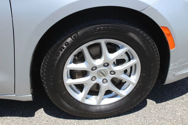 Used 2023 Silver Chrysler Touring L image 34