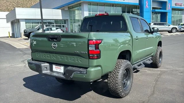 Used 2022 Green Nissan Crew Cab SV 4x4 image 3