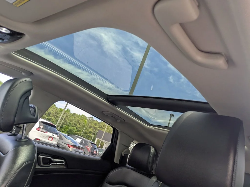 Used 2025 Everlasting Silver Kia EX image 24