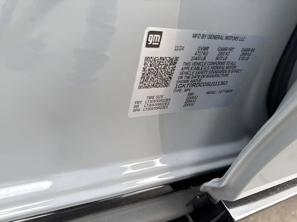 Used 2025 Meteorite Metallic (Grey) GMC 3X image 40