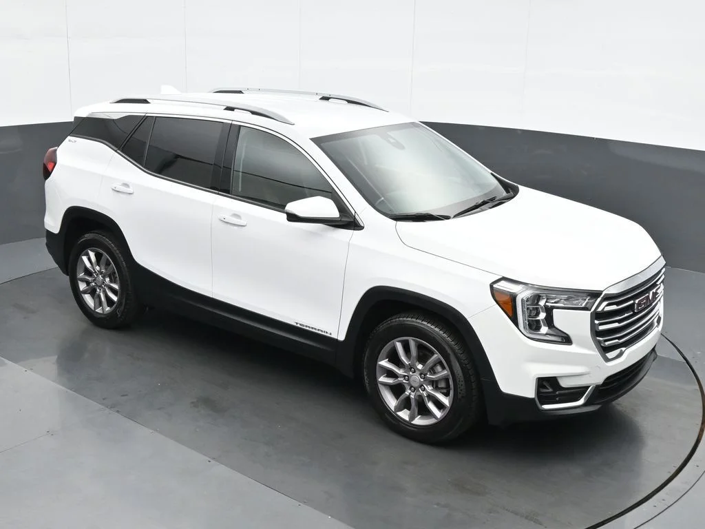 Used 2024 White GMC SLT image 25