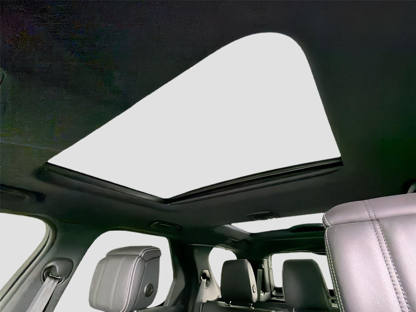 Certified Used 2024 Fuji White Land Rover Dynamic SE image 22