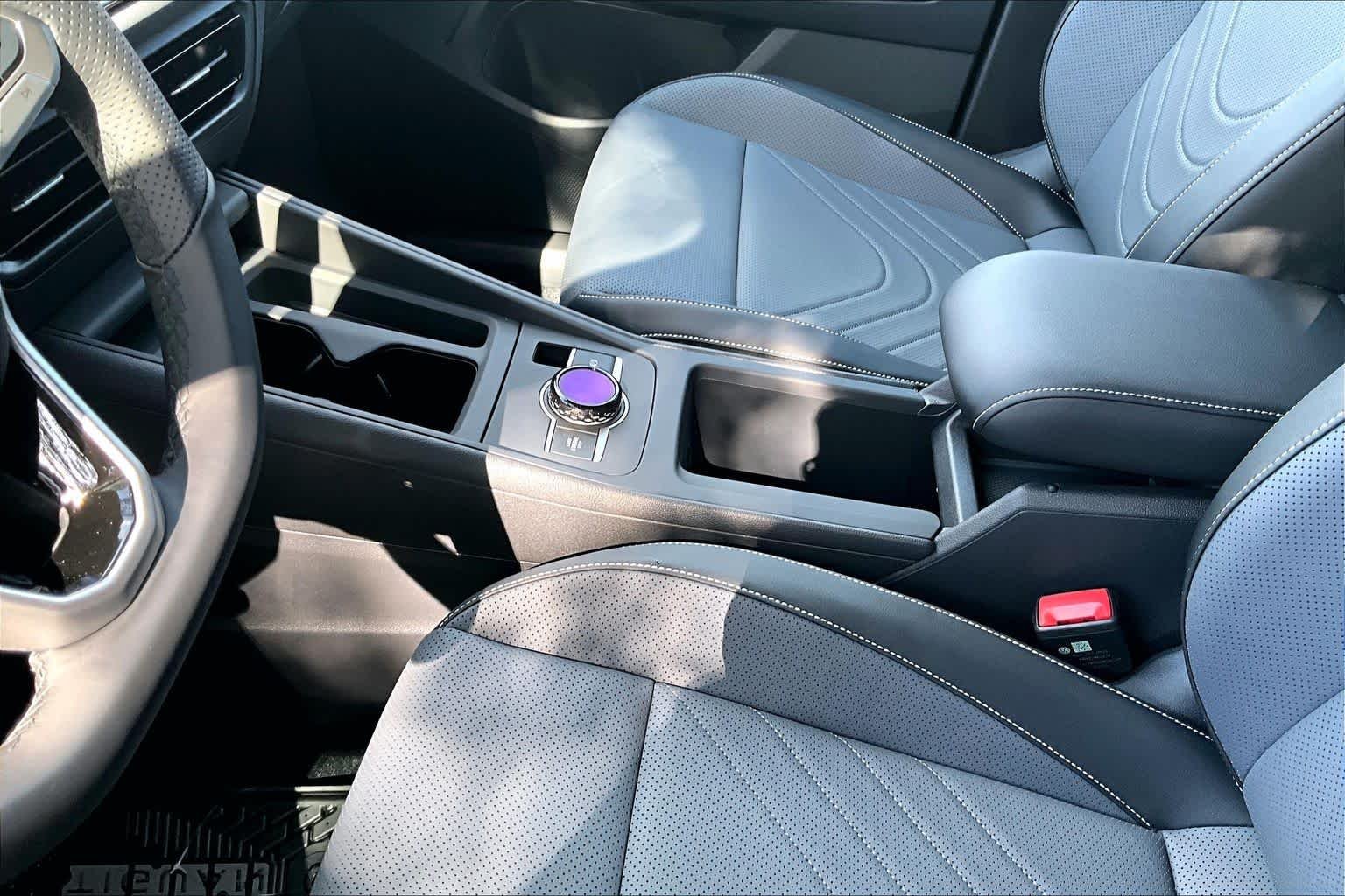 New 2026 Opal White w/Deep Black Roof Volkswagen SE R-Line FWD image 7