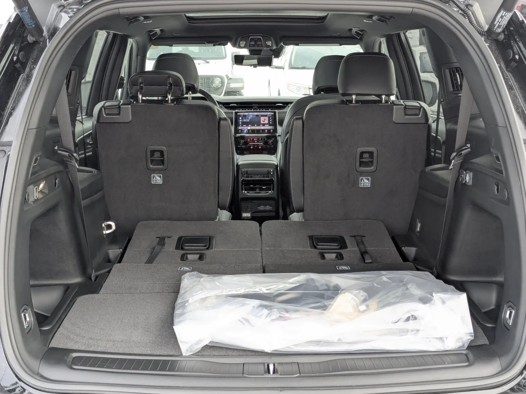 New 2025 Black Jeep Limited - - 4x4 - Luxury Tech II - Black App Pkge - Panoramic Sunroof & More! image 33