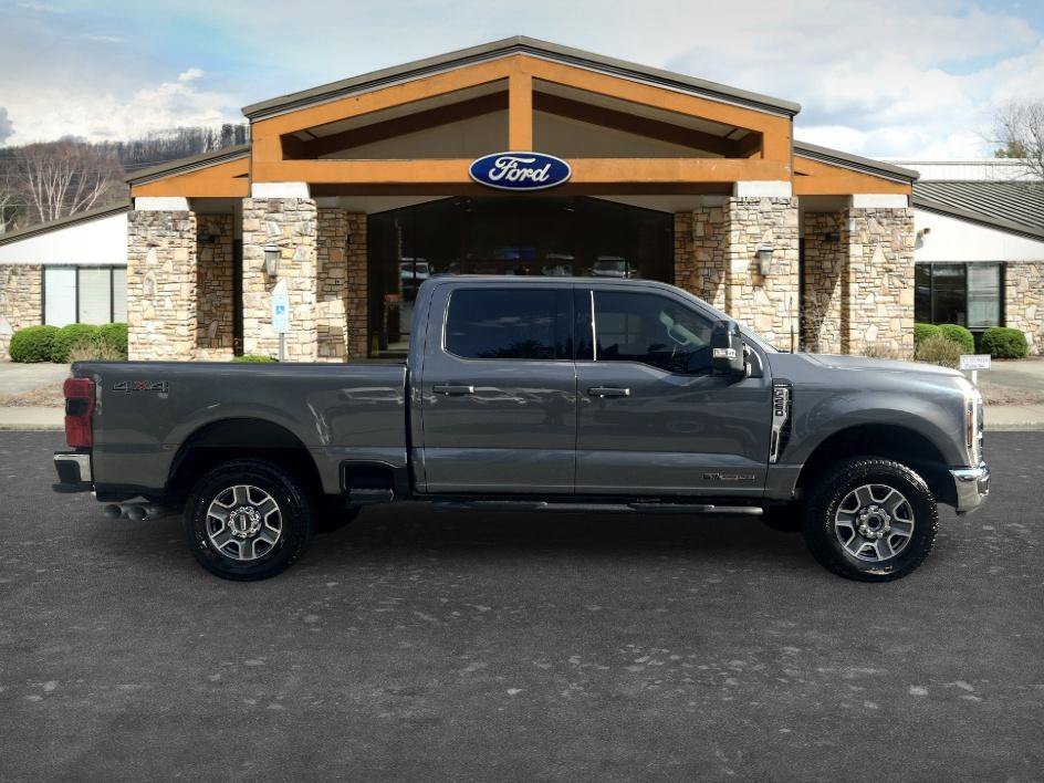 Used 2024 Gray Metallic Ford LARIAT image 4