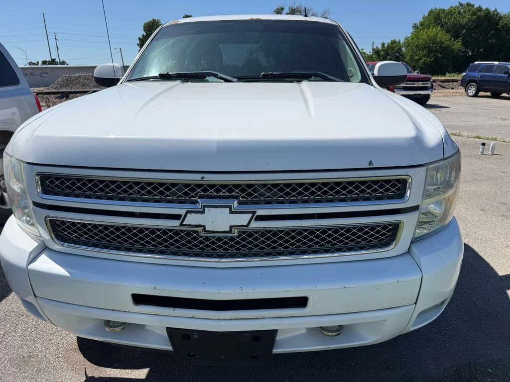 Used 2013 White Chevrolet LTZ image 9