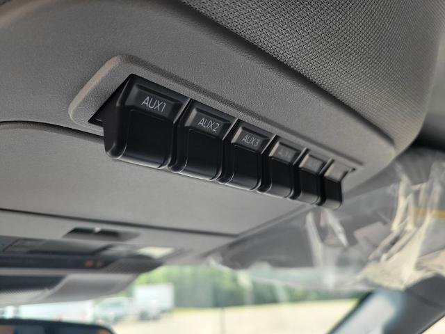 New 2026 Oxford White Ford F-450® XL image 57