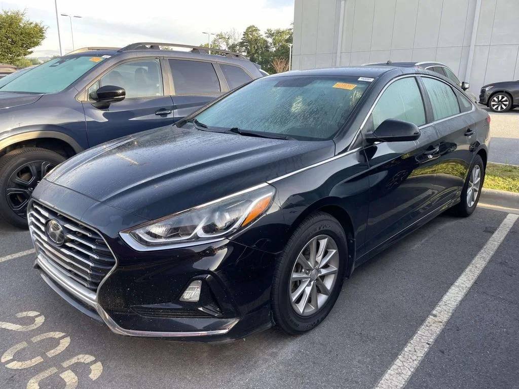 Used 2019 Phantom Black Hyundai SE image 2