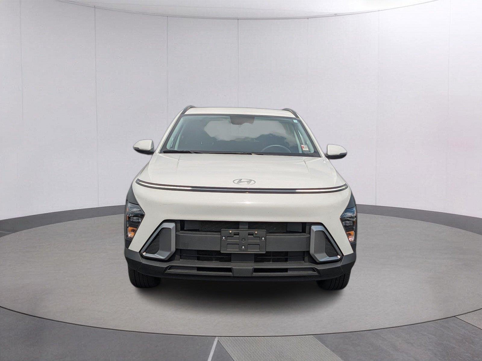Used 2025 Atlas White Hyundai SEL image 8
