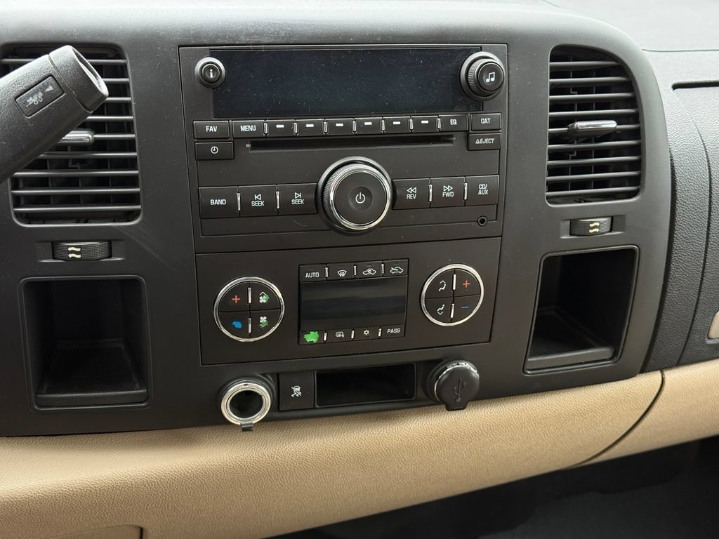 Used 2011 SUMMIT WHITE Chevrolet LT image 7