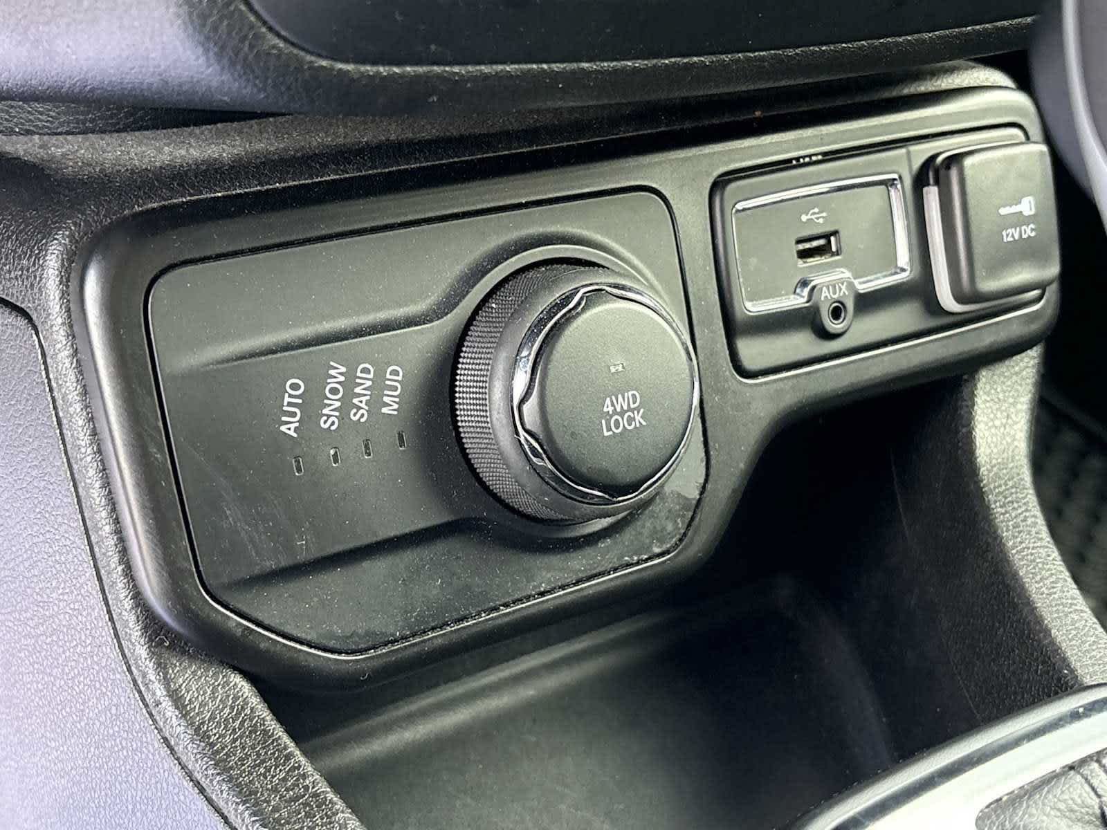 Used 2023 Graphite Gray Jeep Latitude image 25