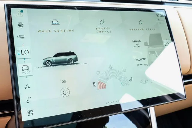 New 2026 Fuji White Land Rover SE image 38