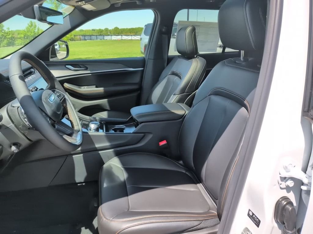 New 2026 White Jeep  image 22