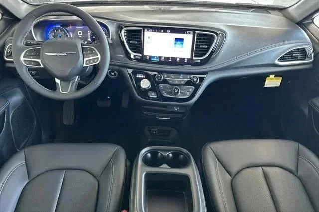2026 Chrysler Pacifica Select - Photo 13