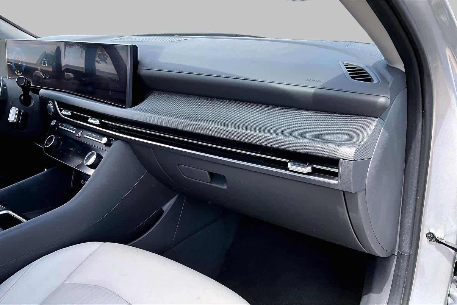 Used 2025 Aero Silver Hyundai SEL image 18