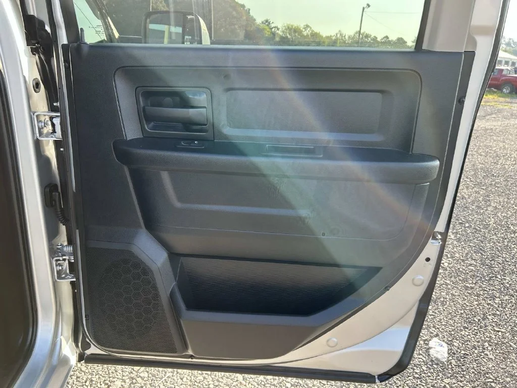Used 2018 Silver Ram Tradesman image 23