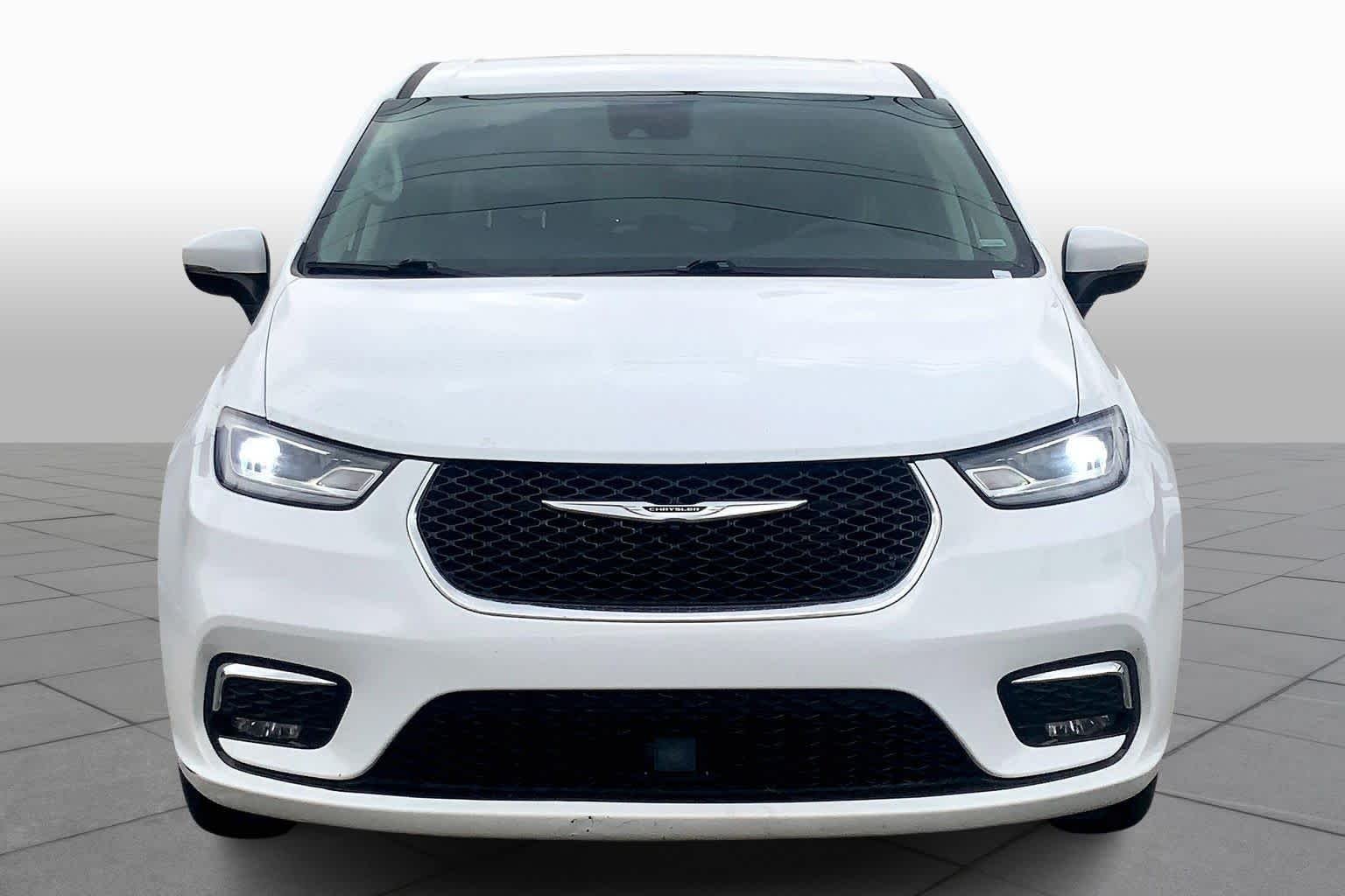 Used 2023 Bright White Clearcoat Chrysler Touring L image 6