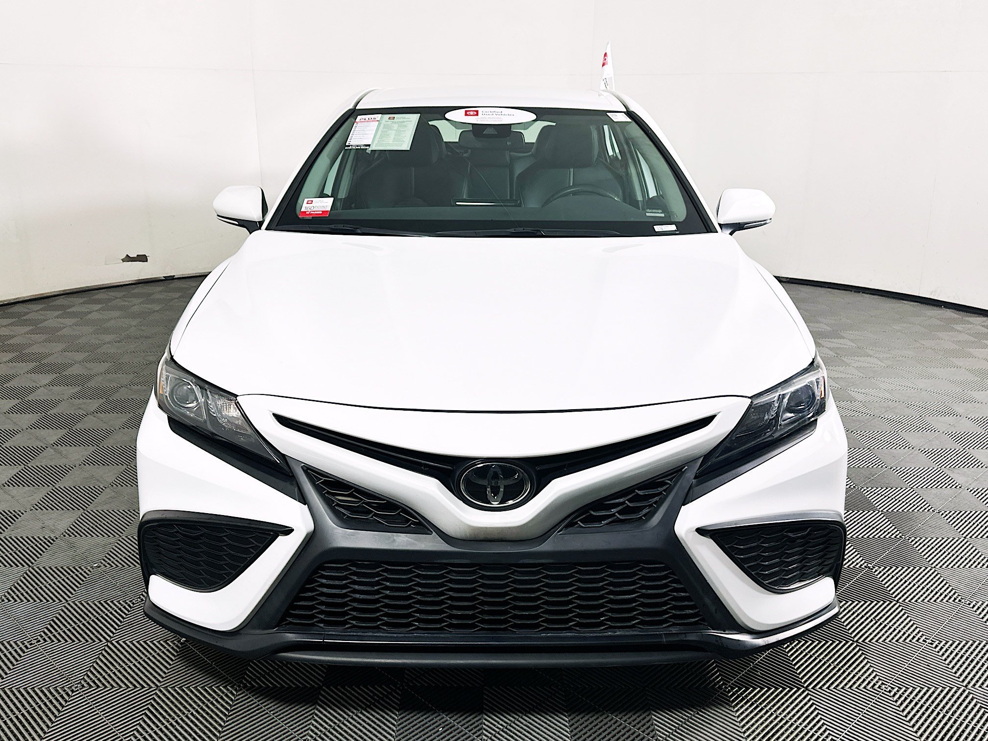 Used 2024 Ice Toyota SE image 8