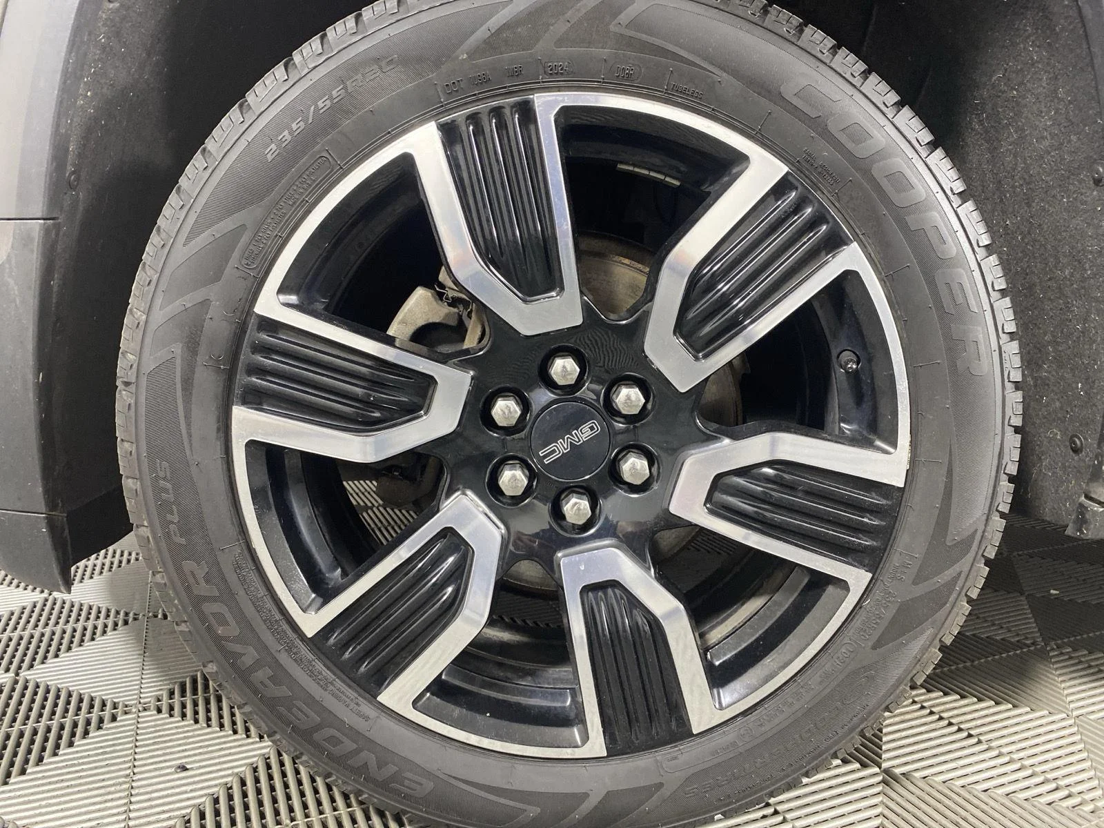 Used 2019 Smokey Quartz Metallic GMC SLT image 12