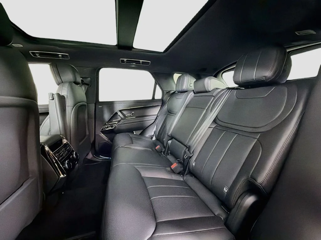 New 2026 Santorini Black Land Rover Dynamic SE image 26