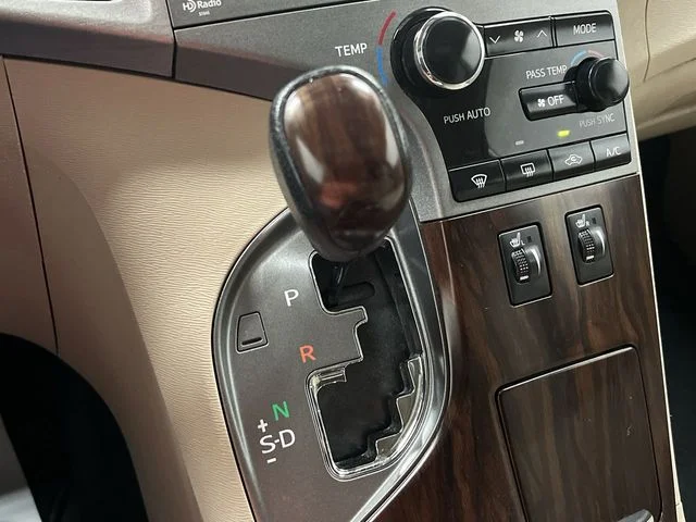 Used 2014 White Toyota XLE image 17