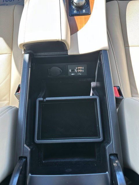 Used 2022 White Lexus 450h image 41