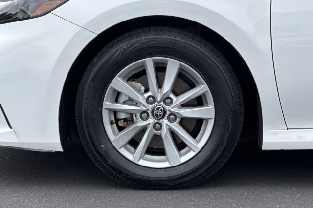 Used 2025 White Toyota LE image 28