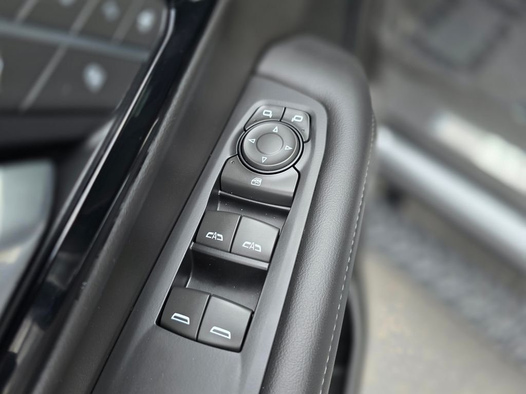 2025 Chevrolet Suburban Z71 - Photo 25