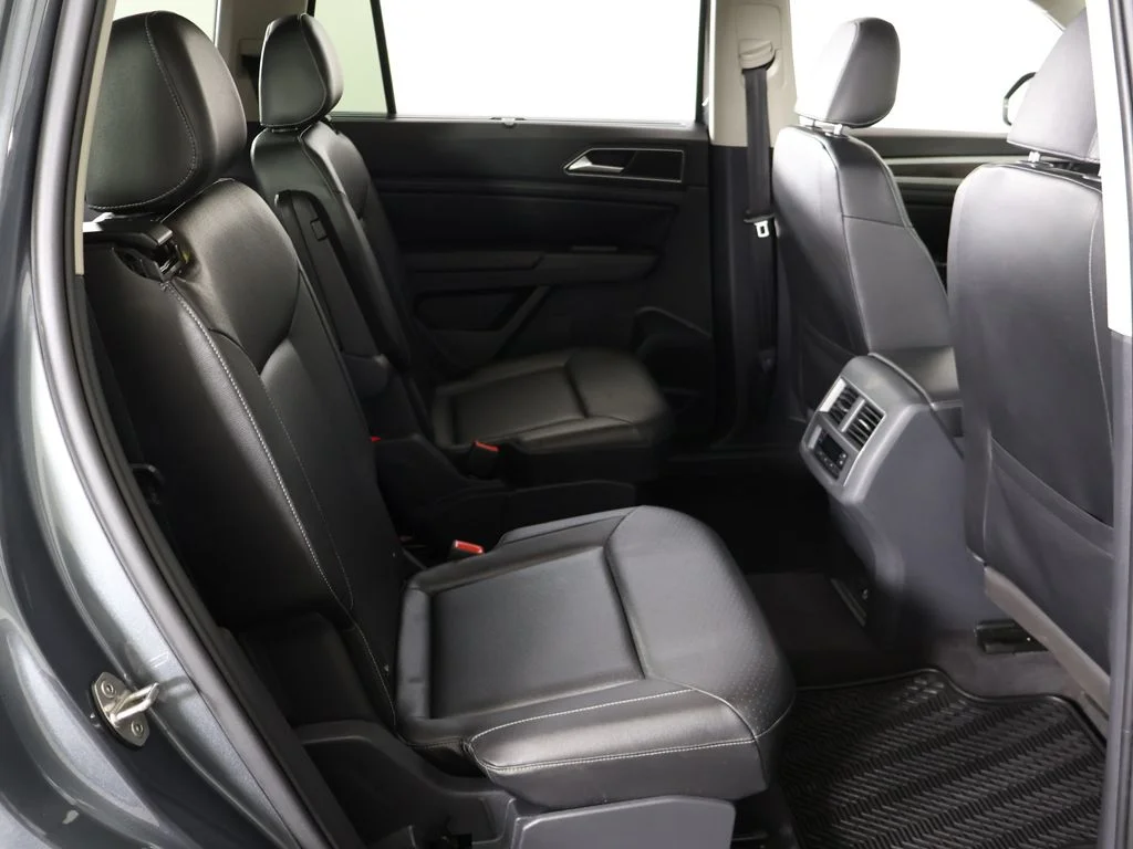 Used 2018 Platinum Gray Metallic Volkswagen 3.6L V6 SE image 36