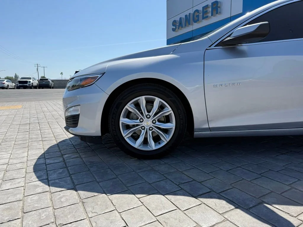 Used 2021 SILVER ICE METALLIC Chevrolet LT image 5