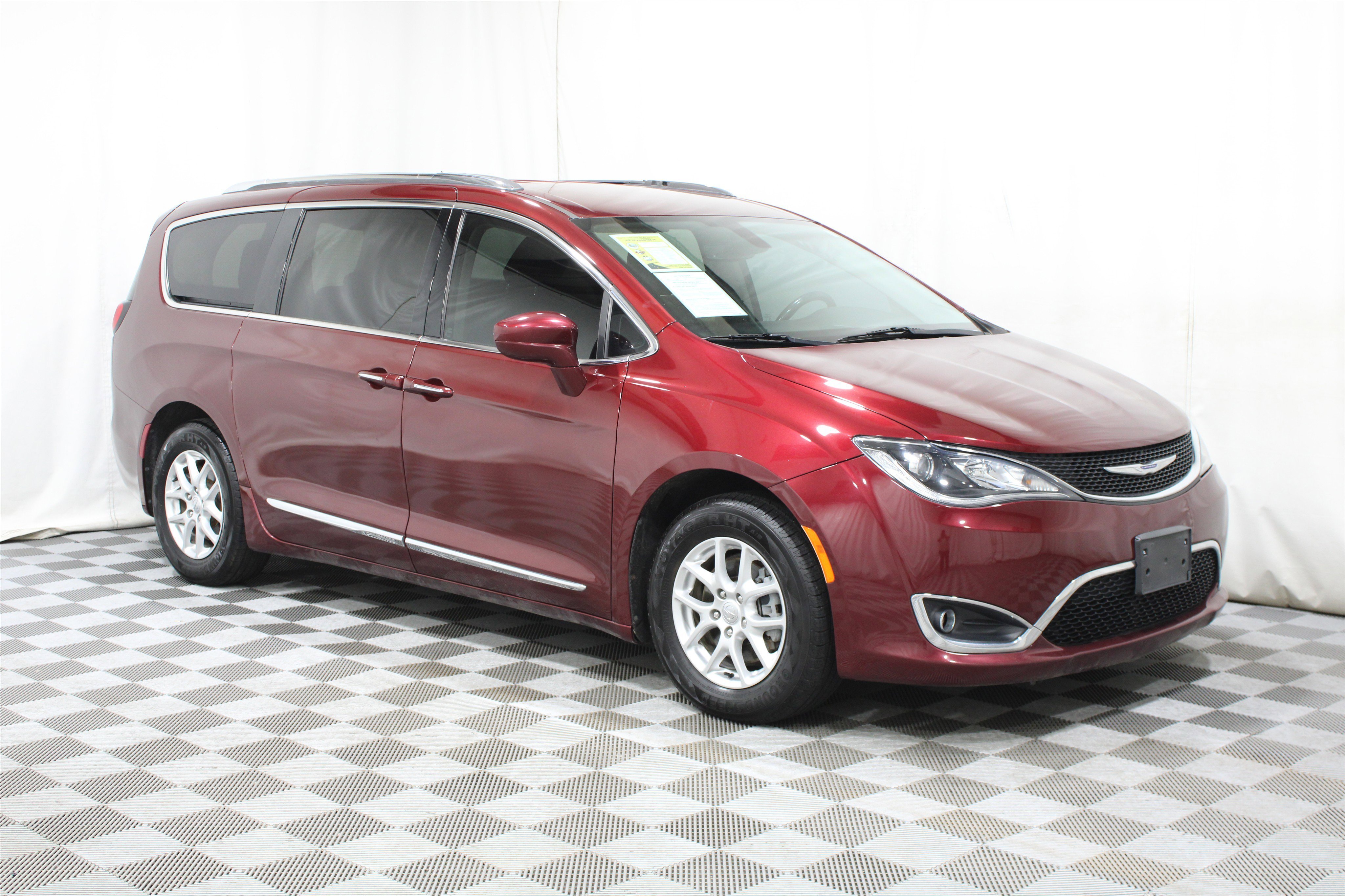 2020 Chrysler Pacifica Touring L's photo