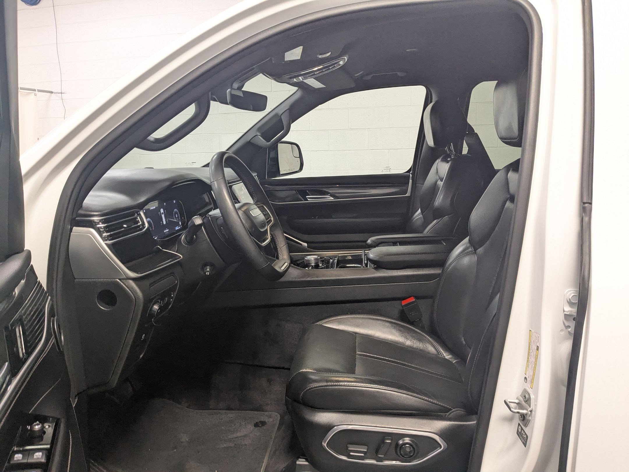 Used 2023 Bright White Clearcoat Jeep Base image 19