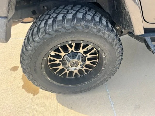 Used 2018 Gray Jeep Unlimited Sahara image 8