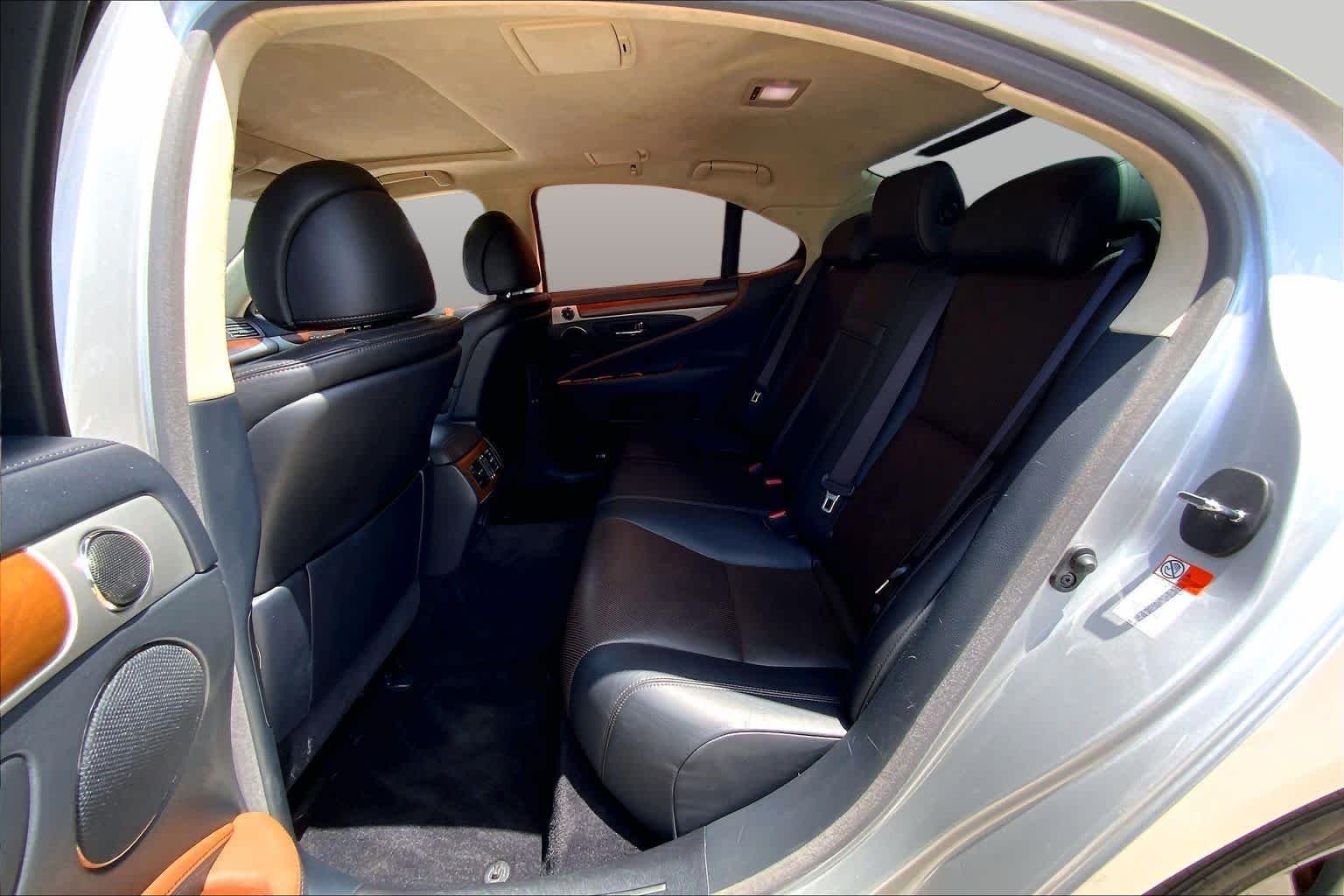 Used 2015 Liquid Platinum Lexus  image 21