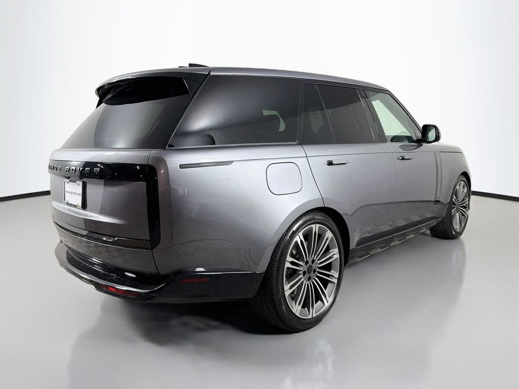 New 2026 Eiger Grey Land Rover SE image 5